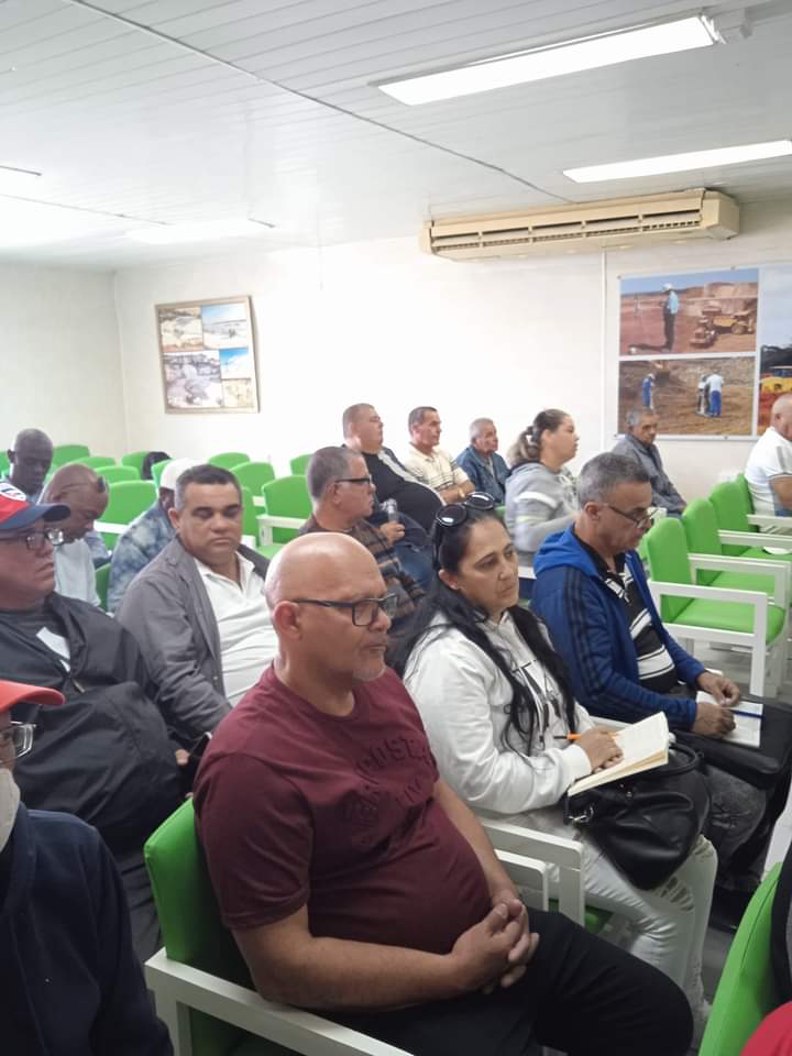 TransporteVC's tweet photo. #EPTVC La Empresa Provincial de Transporte Villa Clara realiza Balance Anual de los resultados del trabajo de 2023, dónde las palabras de nuestro comandante Fidel Castro Ruz mantiene su vigencia y visión al expresar que ..."Son las crisis las que generan ideas..." #transporte https://t.co/FX06H4jYB3