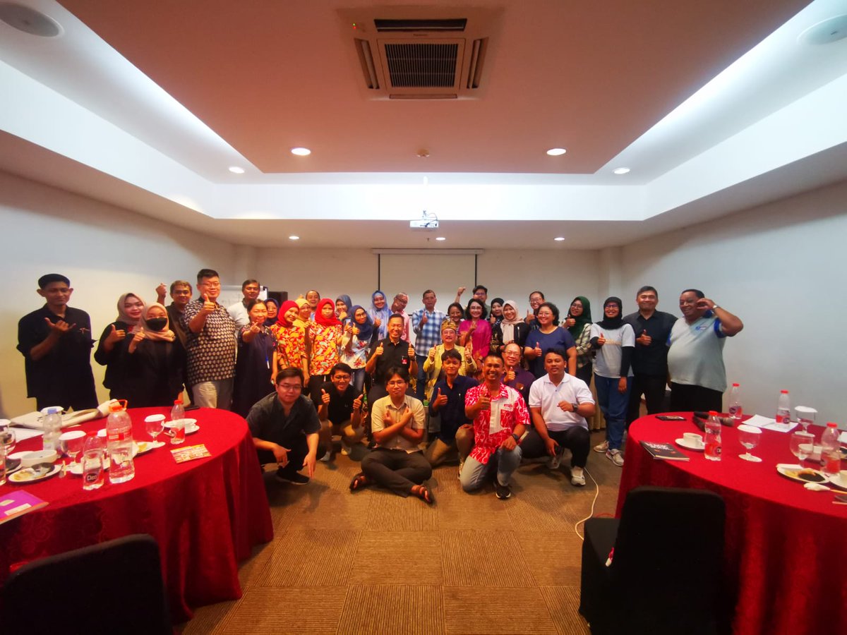 Grow your sales ,jd tema besar acara komunitas sales Indonesia (komisi) Jogja, dengan narasumber mbah dragon dan Pak <a href="/Dedybudiman/">Dedy Budiman M.Pd</a> .  Semua peserta semangat sampai akhir ...pertanyaan bertubi-tubi...seeprtinya bs lanjut sesi sharing berikutnya...

#banggajadisales
#saleskompeten