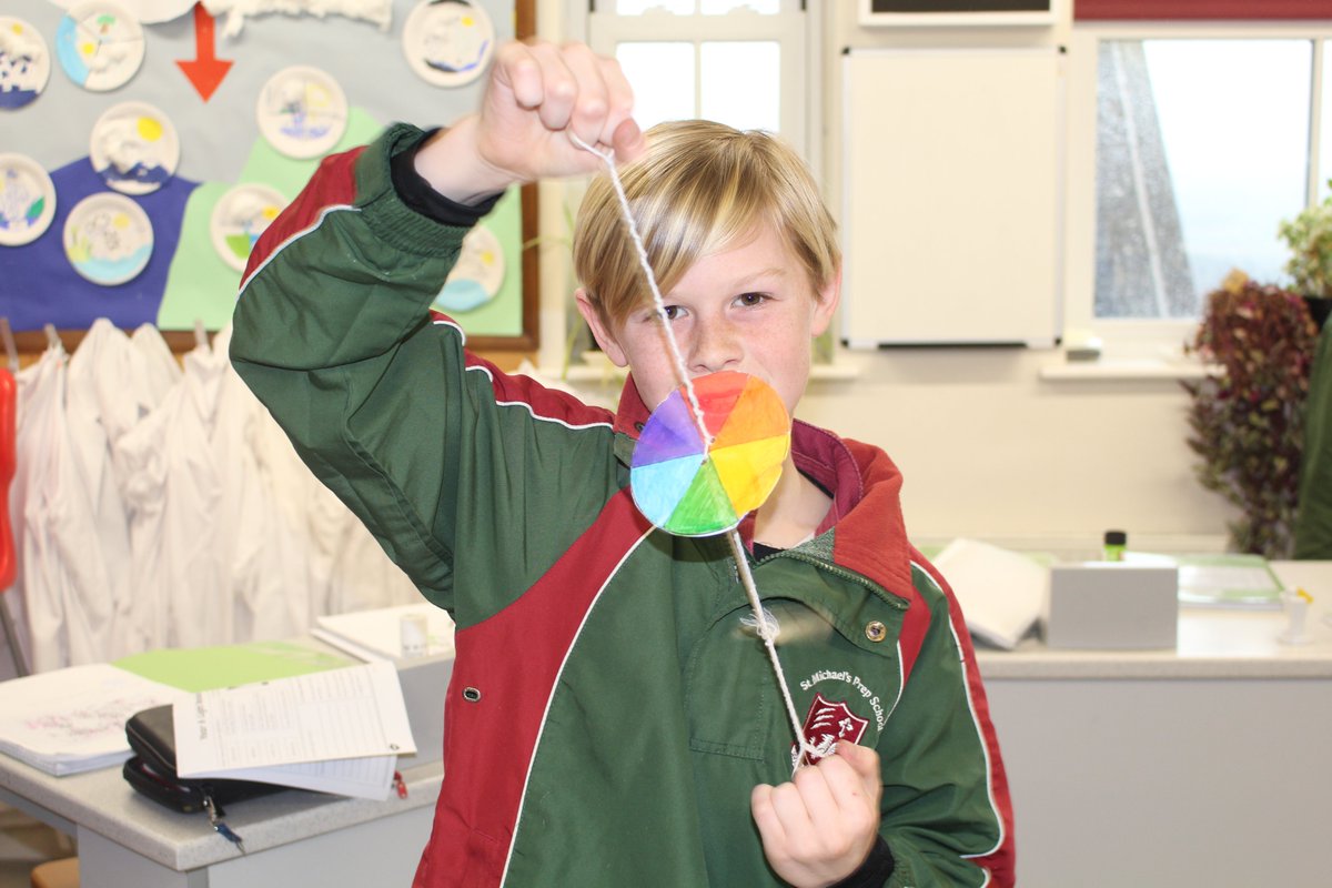 StMichaels_Prep's tweet photo. Year 6 make rainbow spinners to show that white light is a mixture of seven colours 🌈 

#science #scienceactivity #rainbow #rainbowspinners #whitelight @ScienceMagazine @BritSciAssoc https://t.co/wfbDo6qx30