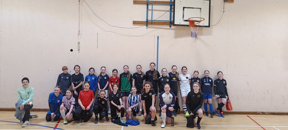 Mid_Football's tweet image. Our girls regional squads changed it up this week playing futsal 👏🏻  Adding variety and creating a new fun experience for majority of our players today ⚽