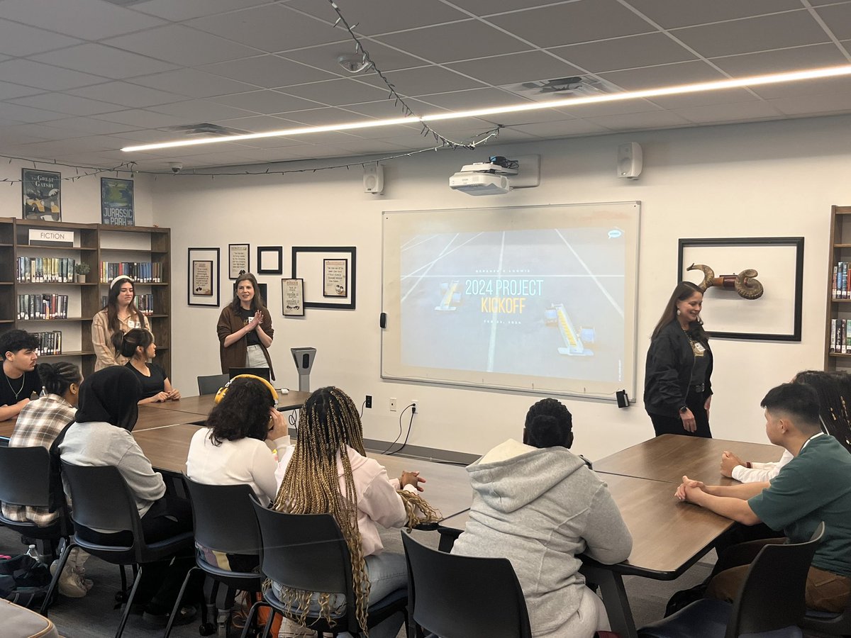 Wiley4Tech's tweet image. Thx to the Loomis Agency - allowing @bhsstem @RISD_CTE students to participate in a real-world project. Excited to see outcomes - amazing students. Authentic experience for them. Appreciate this great partnership. #risdbelieves @courtleesharkey @CreightonBryan @LandryHoneycutt