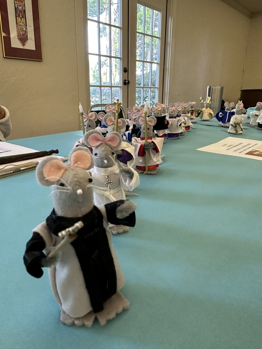 ASECmobAL's tweet image. Fun stuff at #diocgc24: a procession of the Liturgical Church Mice. Note the bishop mouse at the procession’s end, as well as choir, handbells, crucifer, acolytes, etc. These are for sale in the exhibits hall