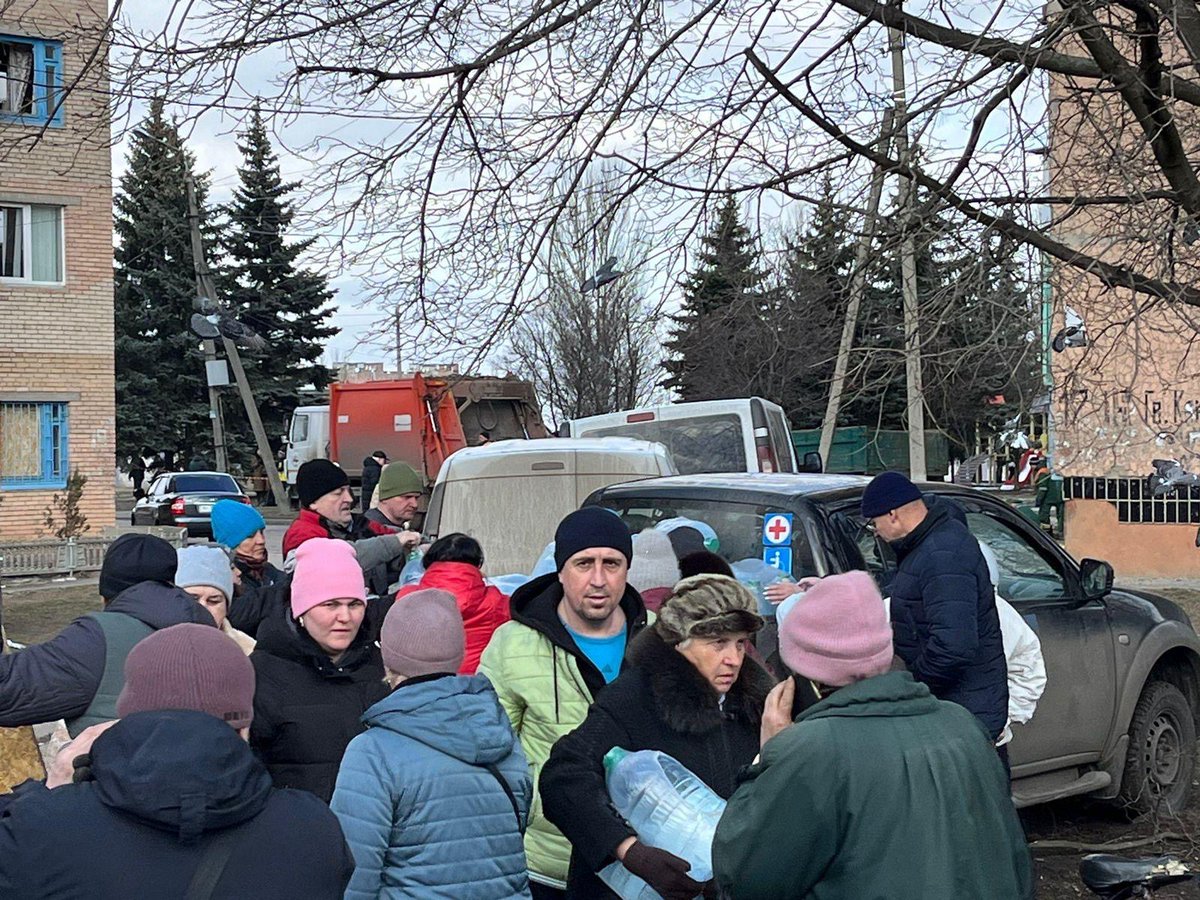 GAiNCanada's tweet photo. This week we responded to an urgent situation where we supplied water to the #DonetskRegion in #Ukraine. During the night a missile hit the filter unit leaving part of the city w/out water. Our local partner has been bringing clean drinking water & #aid.
#revealhope #restorelife https://t.co/DhQxRJSMwl