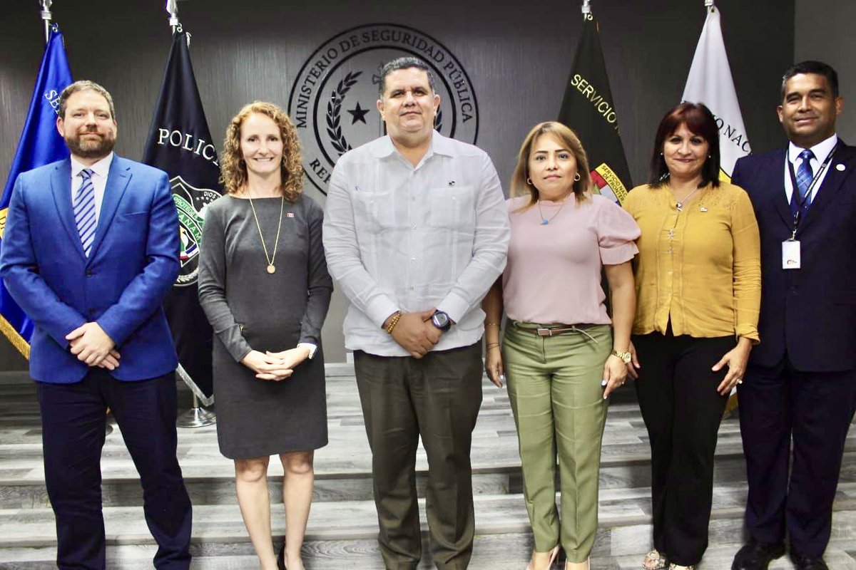 Firmanos un acuerdo con el Gobierno de Canadá, se trata de la adenda N°3 al contrato de suministro para la adquisición de equipos informáticos y tecnológicos e insumos de apoyo para el Centro de Operación Nacional. #UnidosLoHacemos🇵🇦🇨🇦 <a href="/EmbCanPanama/">Emb.Canada en Panama</a> <a href="/KimUrsu/">Kim Ursu</a>