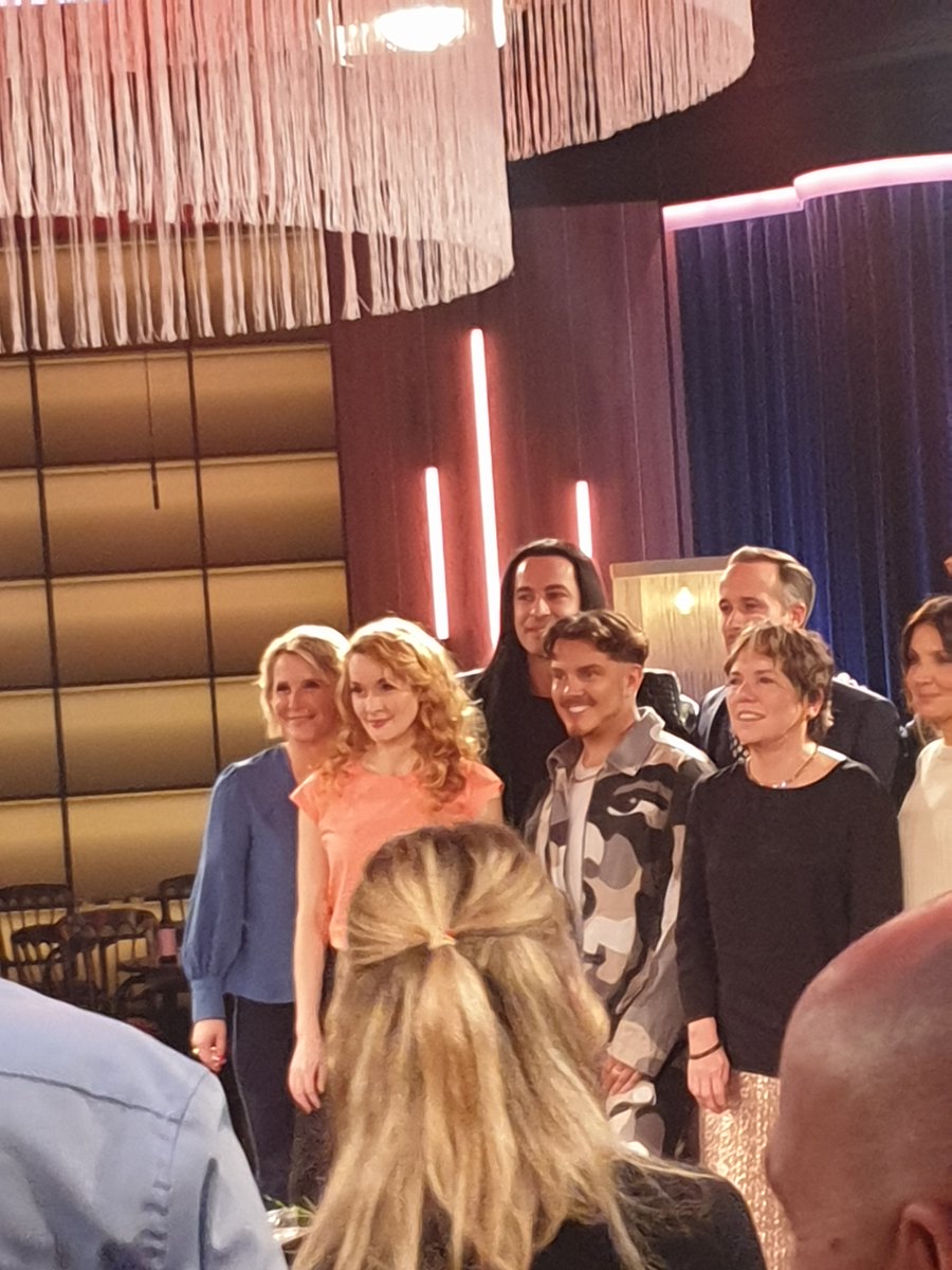 Heute um 22:00 Uhr im WDR TV:
Vera-Lotte Boecker zu Gast im Kölner Treff. 700. Ausgabe! mit den Moderatoren Susan Link und Micky Beisenherz. Weitere Gäste: Bülent Ceylan, twenty4tim, Harald Krassnitzer, Margot Käßmann, Simone Sombecki und Joe Laschet.
www1.wdr.de/fernsehen/koel…