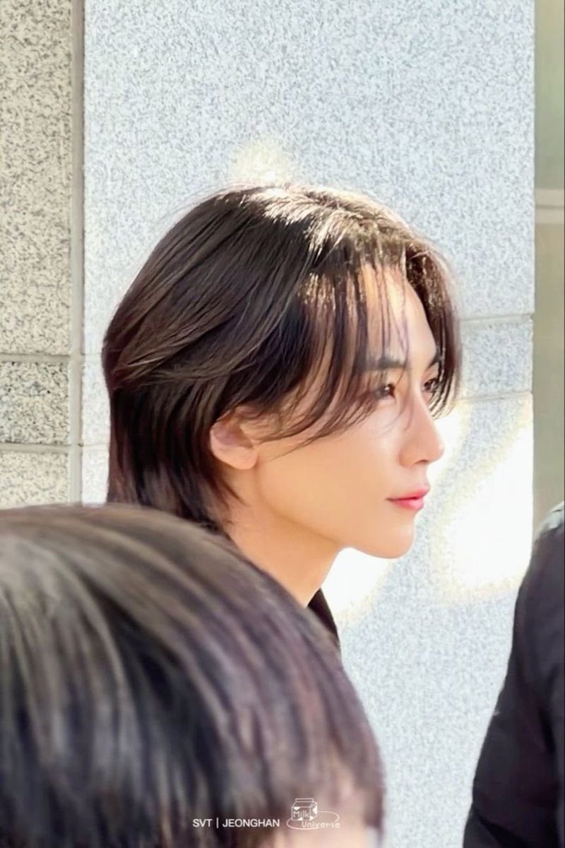 his side profile is so perfect