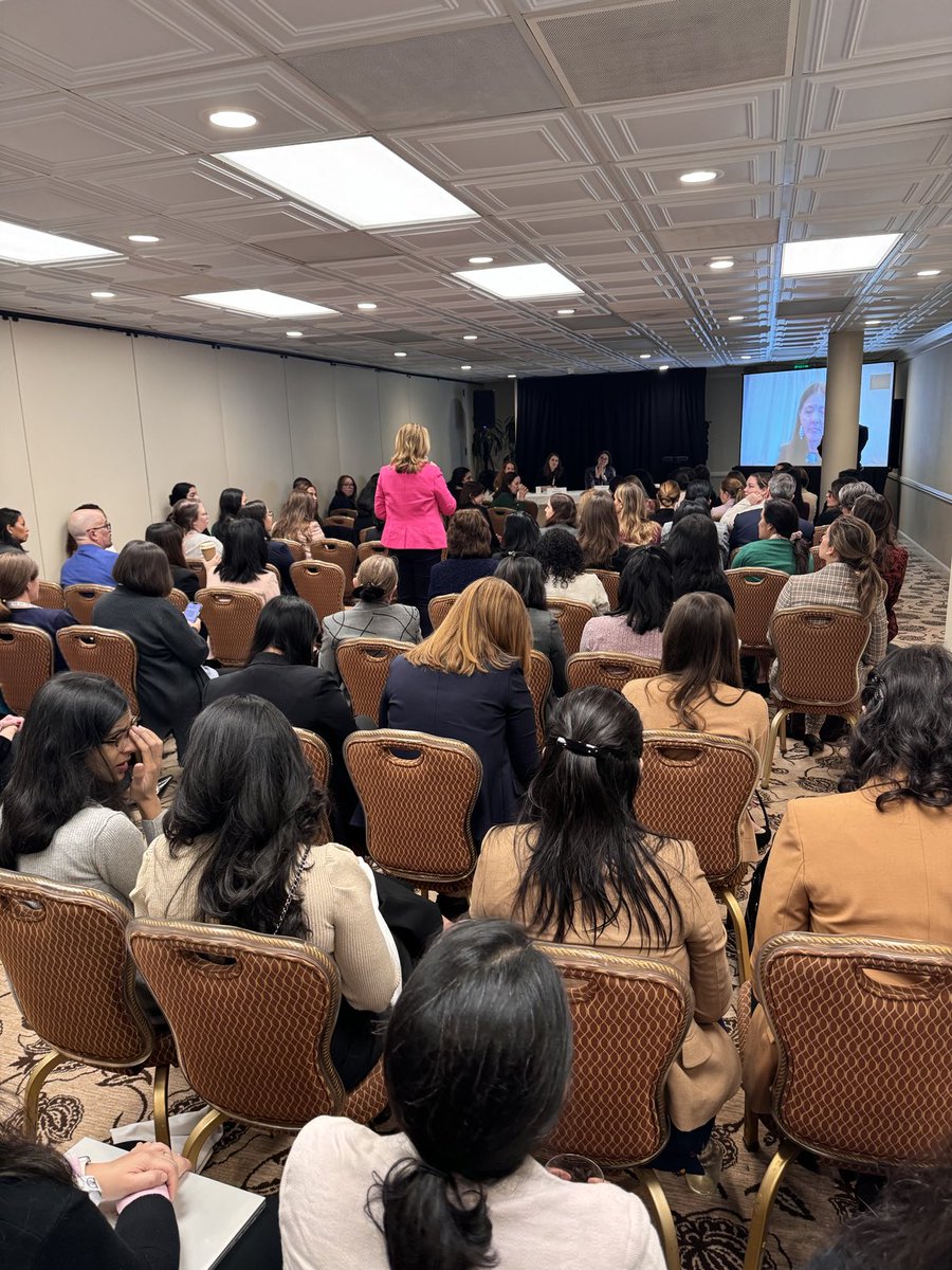 Packed room at #WomeninThoracicOncology Breakfast ⁦@IASLC⁩ #TTLC24. It is so important to find community and share skills that can help women advance in their careers , managing work-life integration, managing conflict at work ⁦@HemOncWomenDocs⁩ #lcsm ⁦