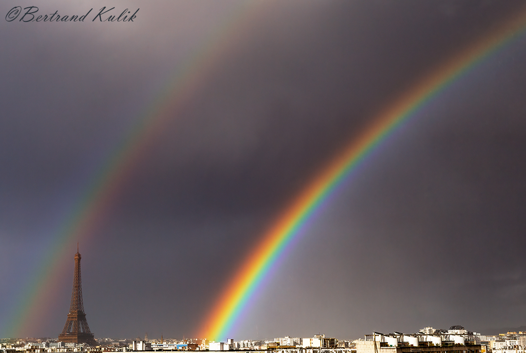 Encore un magnifique double arc en ciel pris cet après midi au dessus de Paris. La tour prise en sandwich ;) #meteofrance #keraunos #TempeteLouis #Meteovilles #love #TourEiffel #mairiedeparis #arcenciel #rainbow #lejournaldelameteo #rainbow #TheWeatherChannel