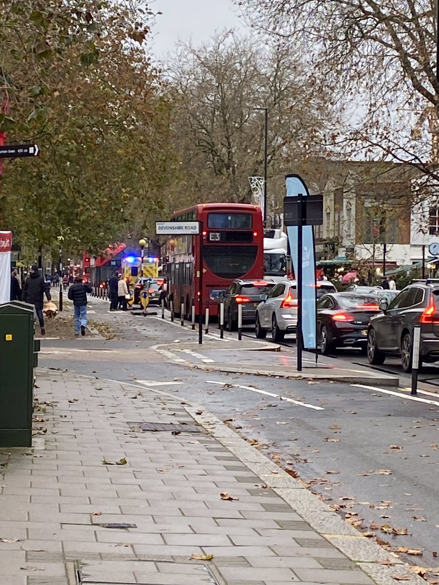 London Borough of Hounslow Cycling Campaign Fans (@lbhcycling) on Twitter photo <a href="/katherinedunne/">Cllr Katherine Dunne</a> Here’s what getting around on the bus in Chiswick looks like since we stole their bus lane for our empty cycle lane! Thanks Katherine for spending millions on this despite it screwing over all the other residents, especially as there’s usually less than 1000 people a day using it <a href="/katherinedunne/">Cllr Katherine Dunne</a> Here’s what getting around on the bus in Chiswick looks like since we stole their bus lane for our empty cycle lane! Thanks Katherine for spending millions on this despite it screwing over all the other residents, especially as there’s usually less than 1000 people a day using it
