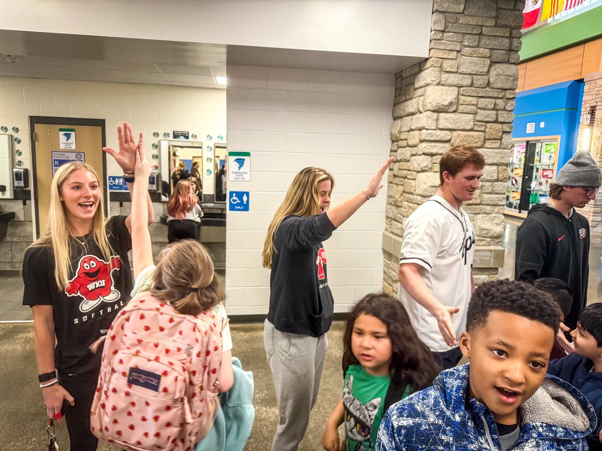 Happy GAMEDAY High Five Friday! 🔴

Thankful to be able to spend the morning with our friends at Jennings Creek Elementary School and bring the energy! ⚡️ 

#GoTops x #HilltoppersWithHeart