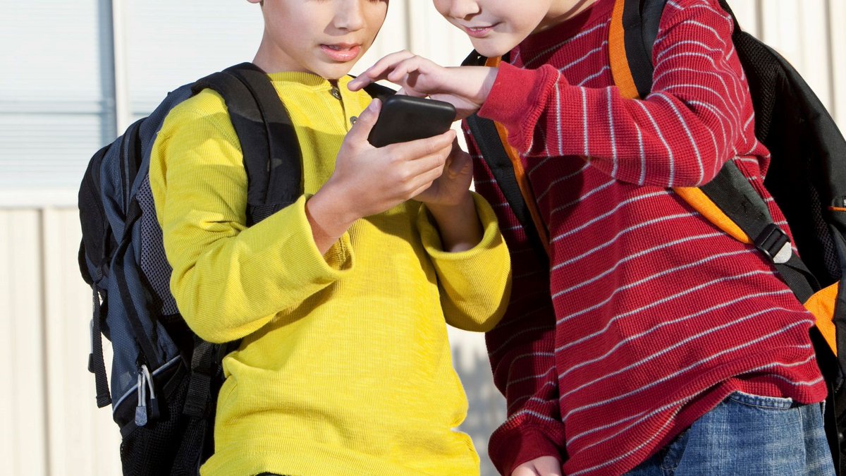 El Plenari municipal de Barcelona ha declarat un problema de salut pública l’abús de les xarxes socials per part dels menors d’edat i oferirà formació digital als mateixos menors, famílies i entitats.

forumsalutmental.org/ca/noticies/21…