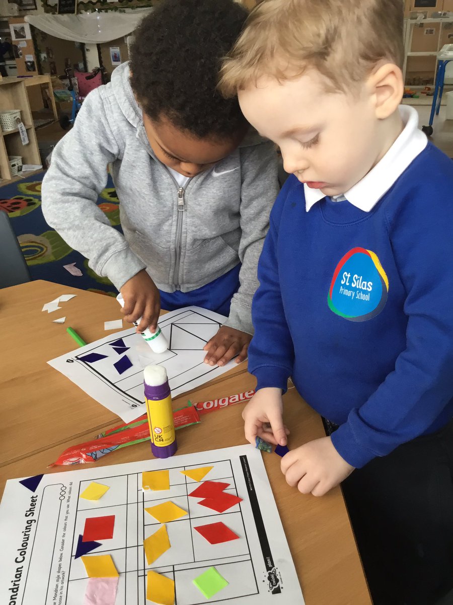 NurserySilas's tweet photo. Exploring new ways to express the colours in Mondrian’s art work! Block colours in shapes 🟦🟥🟨 #artfocus #mondrian @stsilasschool @RainbowEduMAT https://t.co/PrX6wczb5d