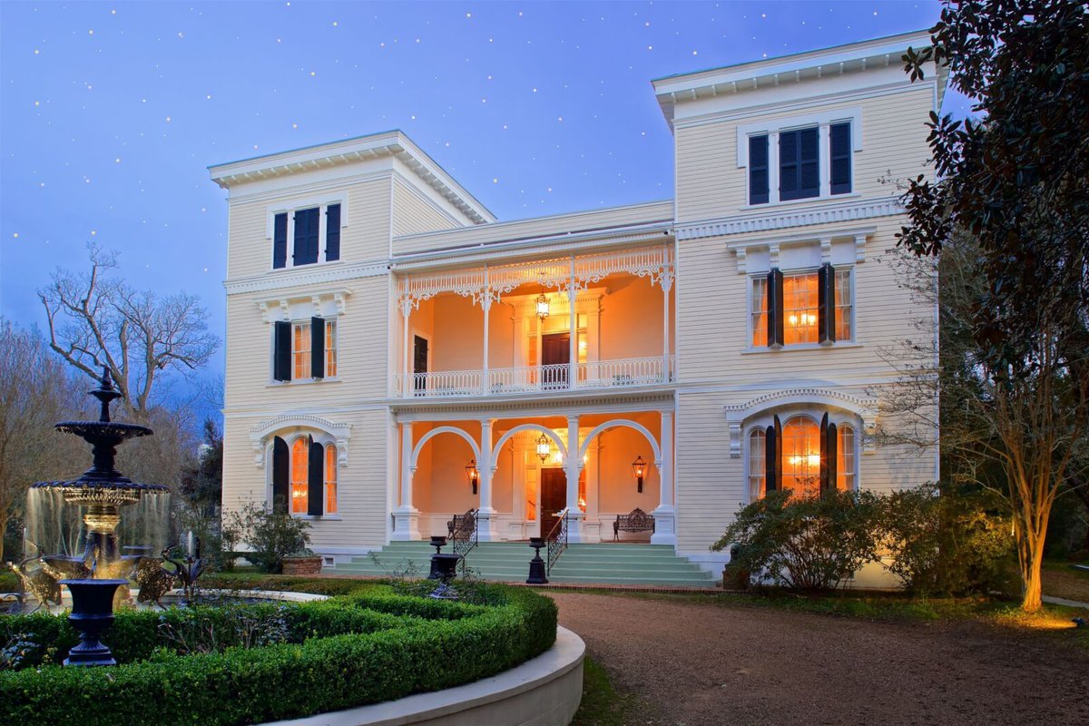 visitnatchez's tweet photo. Two weeks from today kicks off Spring Pilgrimage in Natchez!
view the full 2024 Spring Pilgrimage Schedule here: https://t.co/iWkhjmeUyy
You can also view our complete event calendar here: https://t.co/GbxDE8ZJ04
#VisitNatchez #SpringPilgrimage #SpringInNatchez https://t.co/3evN19E7YR