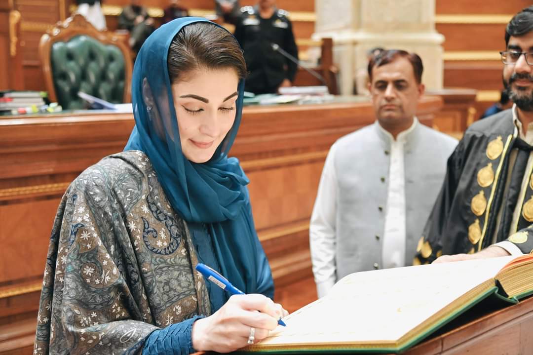 AliBabaPMLN_'s tweet photo. محترمہ مریم نواز کو وزیر اعلیٰ پنجاب نامزد ھونے پر مبارکباد۔ مسلم لیگ ن خیبرپختونخوا
پنجاب کیلئے نامزد وزیراعلی مریم نواز نے آج اپنے رکنیت کا حلف اٹھائی۔تاریخ کی پہلی خاتون وزیراعلی پنجاب
@Marriyum_A @MaryamNSharif https://t.co/yY2zIugm9m