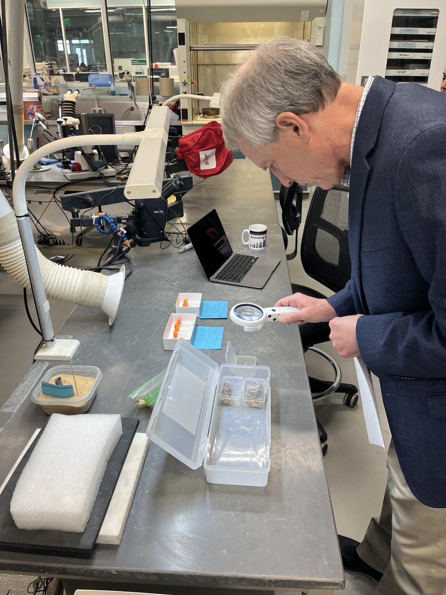 CretCreatures's tweet image. Cretaceous Creatures has reached ~14k NC students who have ID&apos;ed ~4k microfossils from near where the Dueling Dinosaurs were found in Montana! Our buddy @SecReidWilson stopped to check out these big fuss over these tiny fossils. (L) Richardoestisia tooth (R) Lizard jaw.