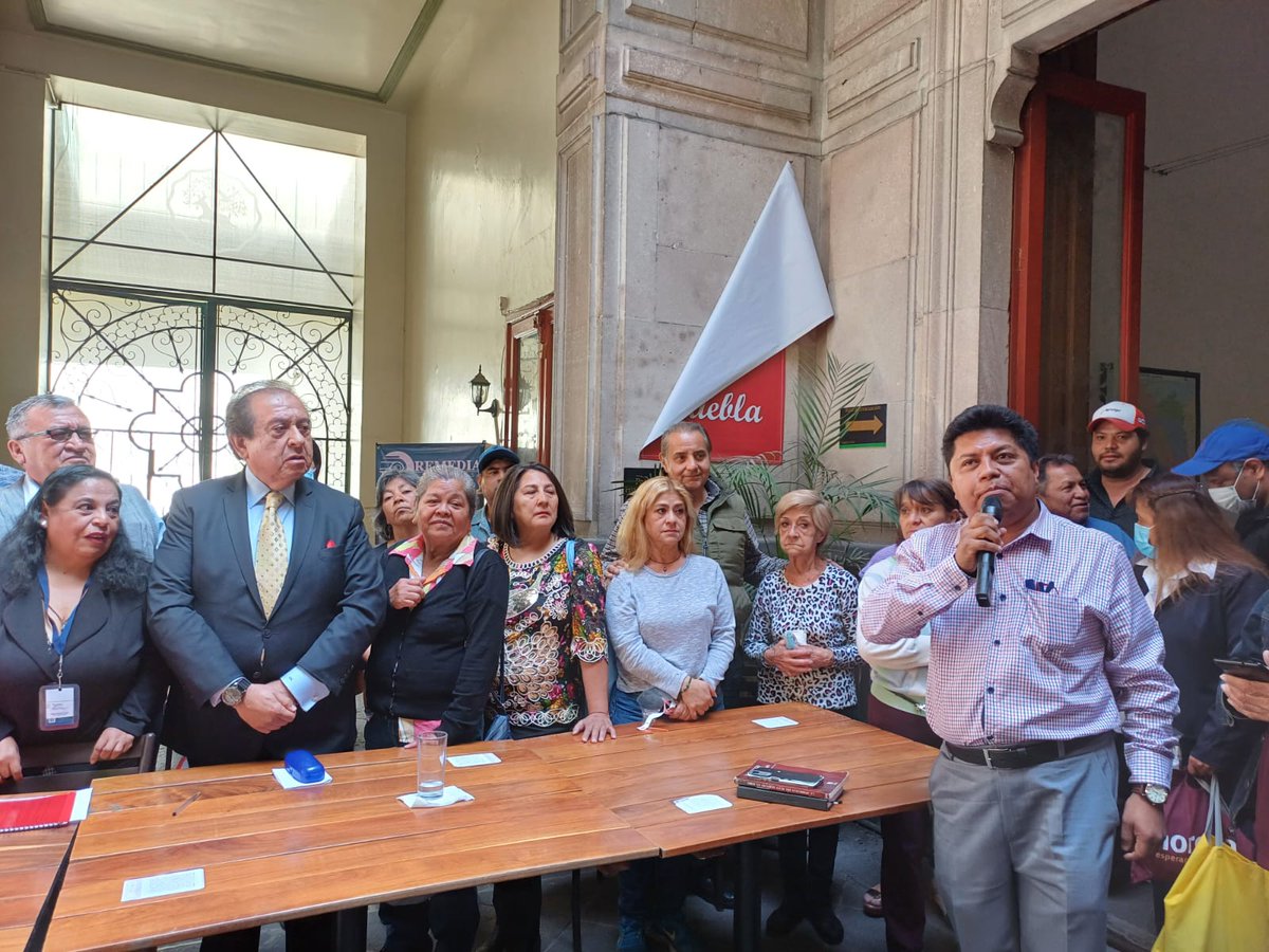 A <a href="/adandominguez/">Adán Domínguez Sánchez</a> solo le interesa el negocio y desde su posición me ataca por mi pasado y mi trayectoria, pero sigue sin decir en qué va a beneficiar su proyecto en el barrio de Santiago, porque sabe que solo ayudará a sus bolsillos y los de <a href="/eduardorivera01/">Eduardo Rivera Pérez</a> <a href="/FactorRadioPue/">Factor Radio Puebla</a>