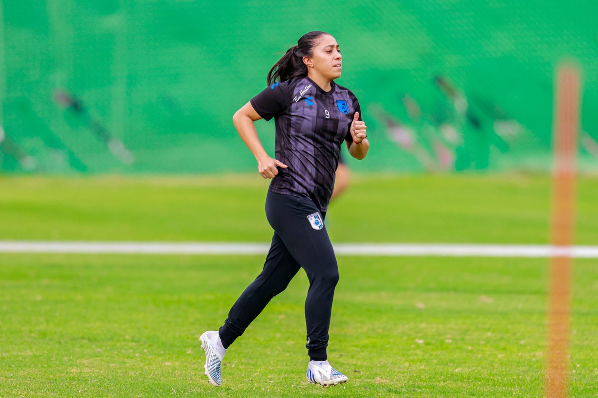 Dándolo todo. 💪🏻

El esfuerzo y dedicación de <a href="/Dani_sv9/">Daniela Sánchez</a> se reflejan en cada jugada. 🔥

#CorazónyAguante