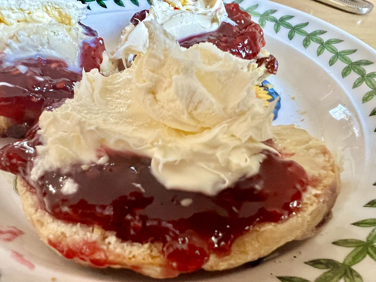 NYcheesy's tweet photo. Homemade Fruit Scones with Butter, Raspberry Jam and Clotted Cream
#Ooooft ๐ https://t.co/QK6LveyVdA