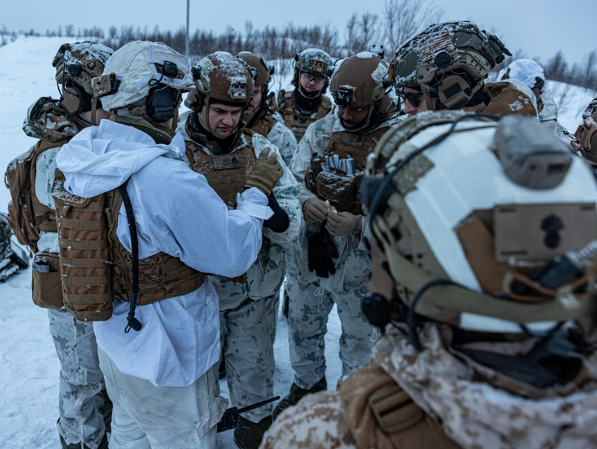 A Norwegian Army Lieutenant with the 1st Armoured Battalion showcases their 81 mm round to U.S. Marines from 1st Battalion, 2nd Marine Regiment, @2dMarDiv, in preparation for the NATO exercise Nordic Response 2024 in Setermoen, Norway. @USMC @US_EUCOM