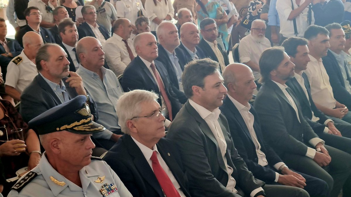 jorgegandini's tweet photo. Un nuevo aeropuerto internacional se inaugura en Uruguay. Esta vez se cortó la cinta en Salto con la presencia del Presidente @LuisLacallePou; una nueva obra que coloca a nuestro país en una red de conectividad aérea, terrestre y marítima. https://t.co/2mFVjqrMpI
