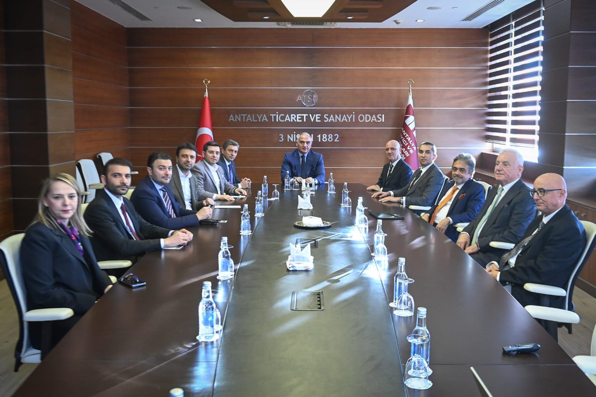 MehmetNuriErsoy's tweet photo. Antalya Sanayici ve İş İnsanları Derneği (ANSİAD) Başkanı Sayın Ercan Özbek ve beraberindeki heyetle bir araya geldik. 

Antalya'mızın turizminden kültürel mirasına şehrimize çok değerli katkılar sunan ANSİAD heyeti ile Arkeoloji Müzemizin yeniden inşasına yönelik değerlendirmelerde bulunduk.

Bakanlığımız ile yapmış oldukları yakın iş birlikleri için teşekkür ediyorum.