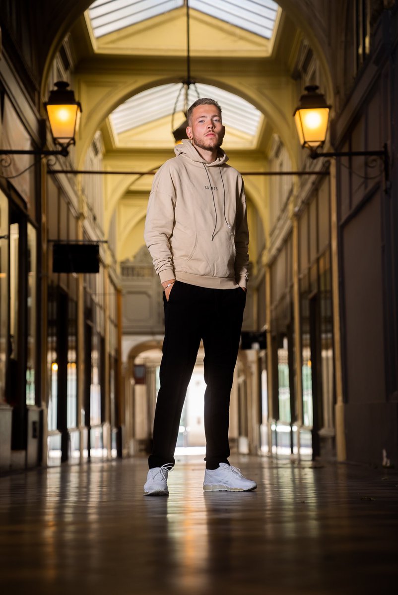 C’est bientôt l’heure du changement 🕰️🪧

#photograghy #shooting #artist