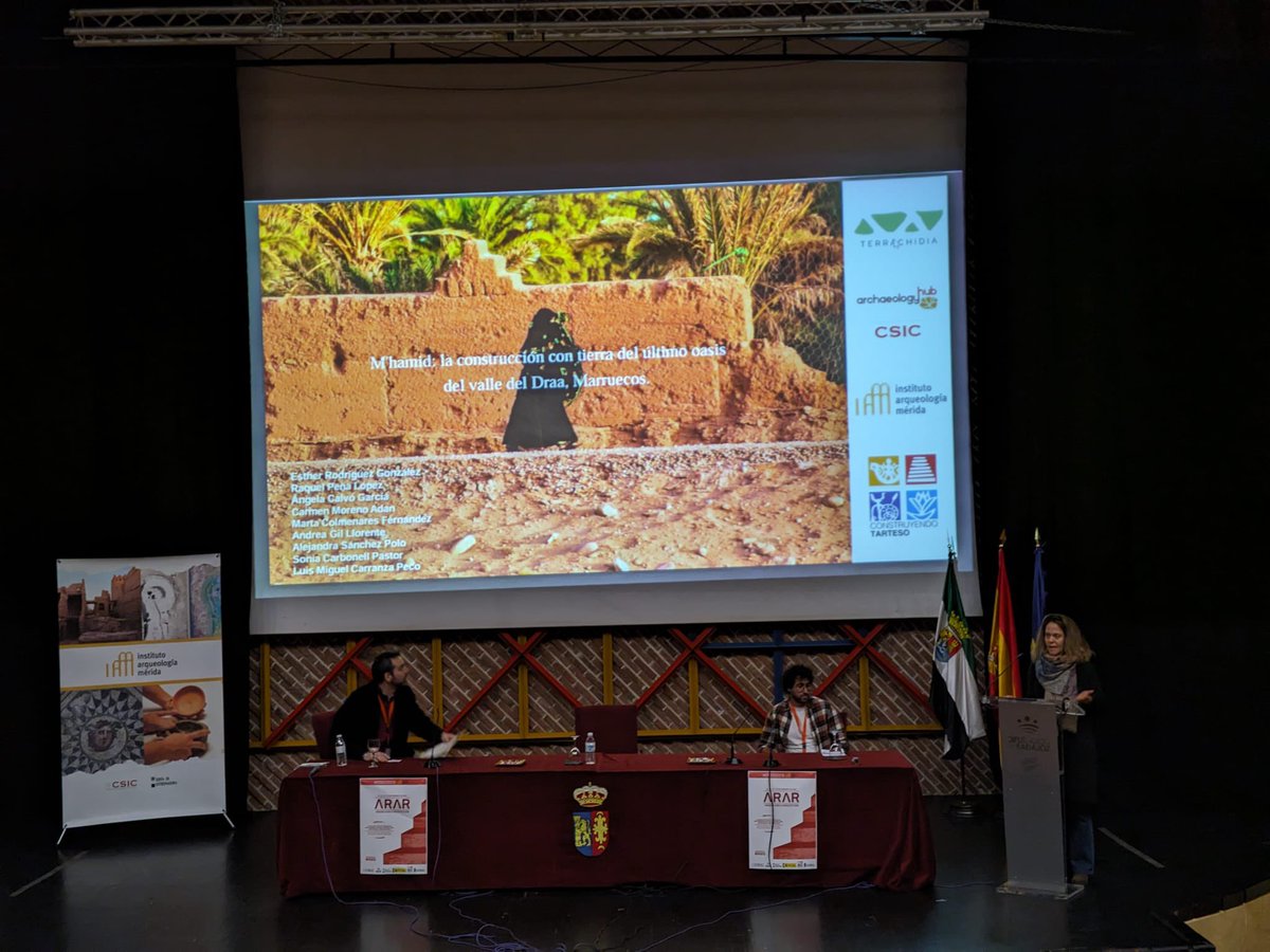 Construyendo Tarteso (@ctarteso) on Twitter photo Y para concluir la mañana, nuestros compañeros <a href="/ElAntiguoMundo/">El Antiguo Mundo</a> y Raquel Peña, <a href="/Terrachidia_ONG/">Terrachidia</a>, en representación del equipo del PIAR <a href="/ArchHubCSIC/">ArchaeologyHub CSIC</a>, presentan los primeros resultados del proyecto iniciado en el valle del Draa (Marruecos) ⛏️🧱 Y para concluir la mañana, nuestros compañeros <a href="/ElAntiguoMundo/">El Antiguo Mundo</a> y Raquel Peña, <a href="/Terrachidia_ONG/">Terrachidia</a>, en representación del equipo del PIAR <a href="/ArchHubCSIC/">ArchaeologyHub CSIC</a>, presentan los primeros resultados del proyecto iniciado en el valle del Draa (Marruecos) ⛏️🧱