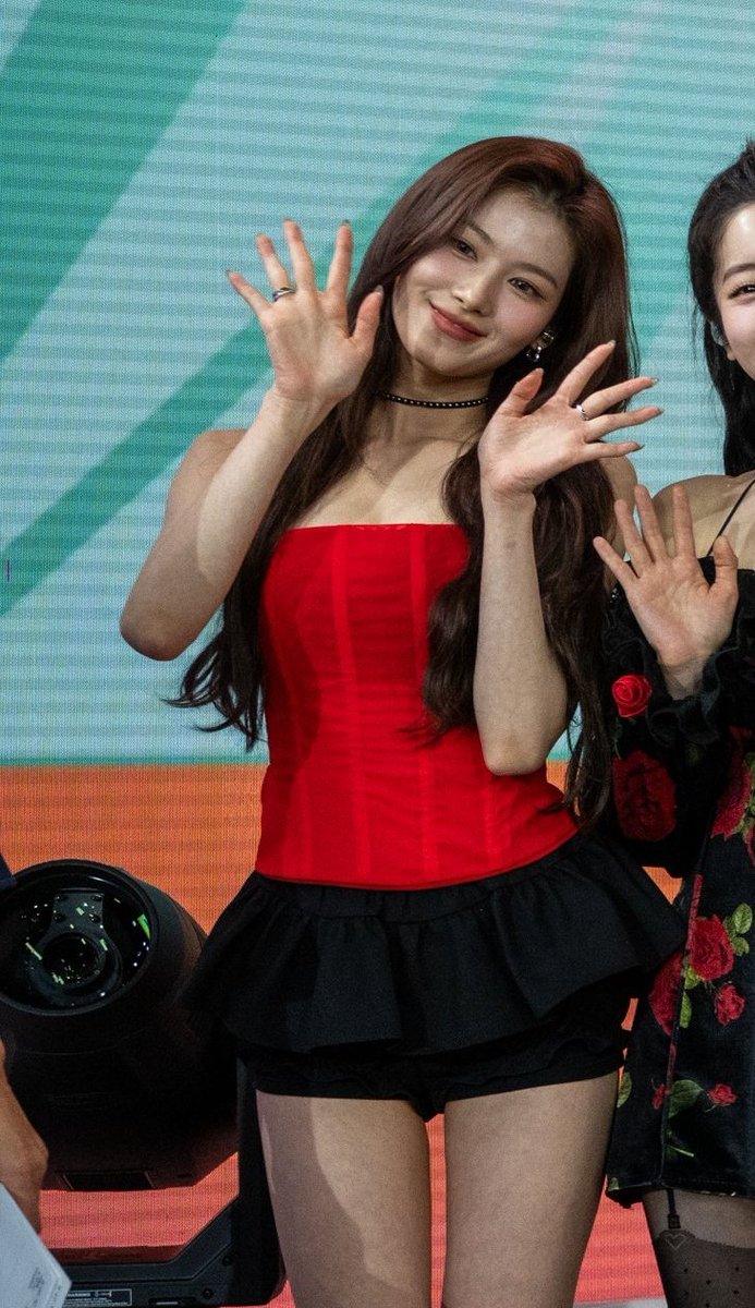 sana pics tweet media