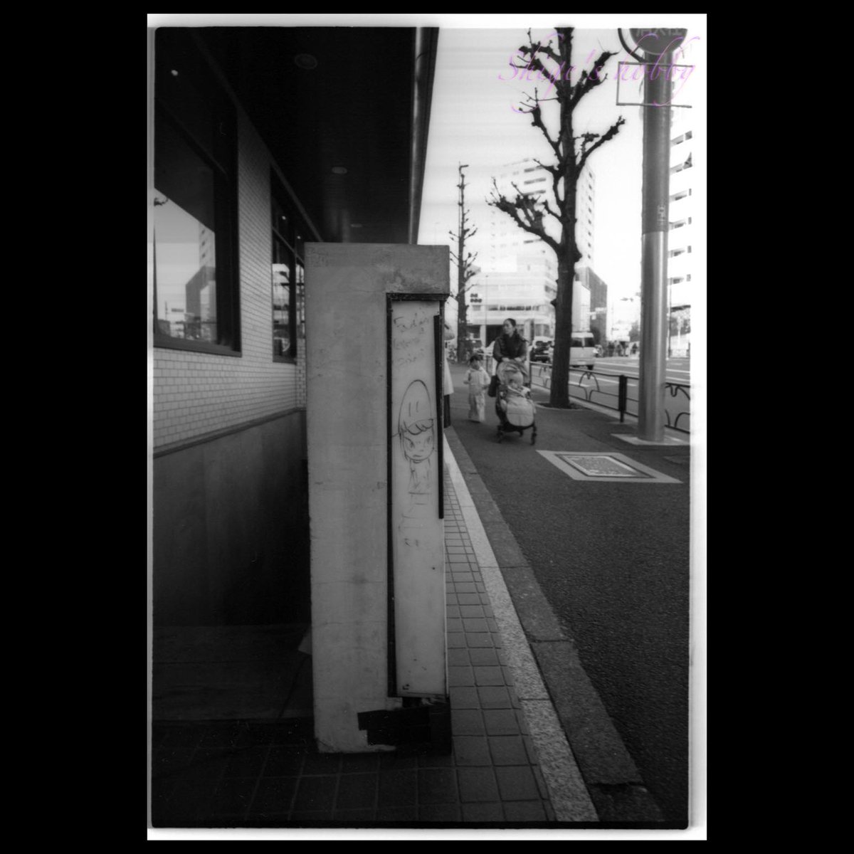 shige_art_'s tweet photo. 代官山・立道屋の奈良さんイラストもすっかり消えかかってる。青森行く少し前に撮ったんだったかな。

#gr21
#rolleiretro80s https://t.co/winwdYg4c2