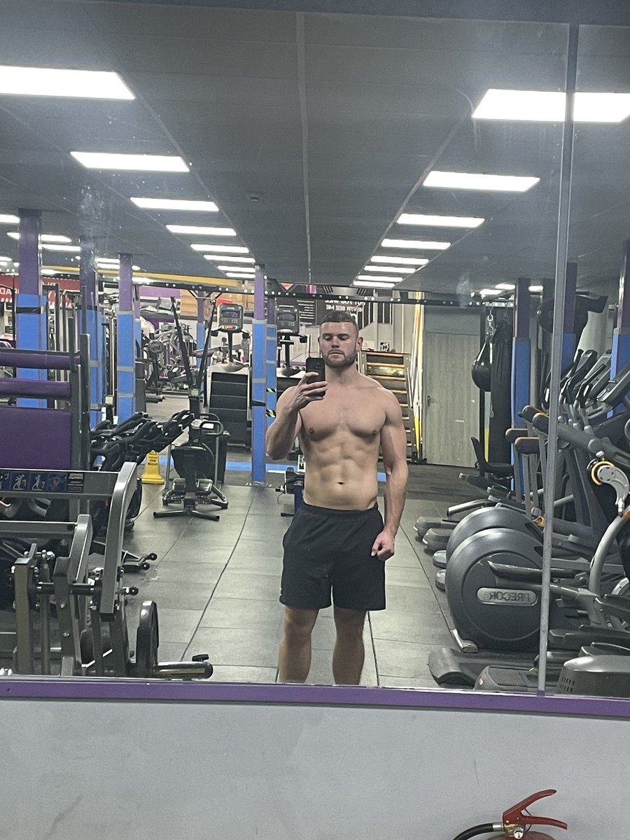 Progress pictures are key 

Felt like I had hit a wall

But you’ve gotta step back and appreciate how far you’ve come sometimes…

(One year difference)🔪