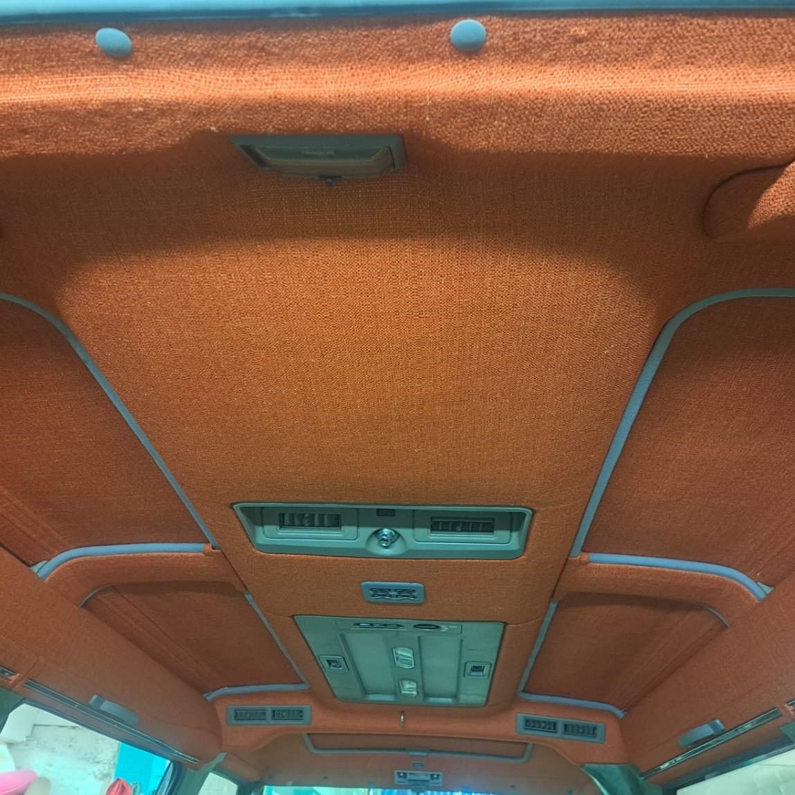 RichsCustom's tweet image. A look at a custom headliner we did for a client. 

We love the colors in it, as much as the client appreciated our work. 

Looking for options to install custom headliners for your vehicle? 
Call us at: (206)392-0030

#custominstallation #headliners #autointeriors #upholstery