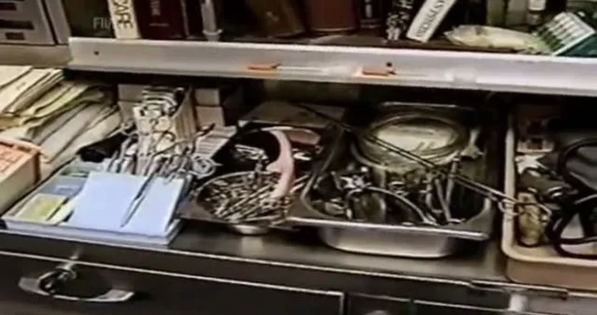 MorbidKnowledge's tweet photo. In the 1990s, David Parker Ray constructed a soundproofed trailer, which he referred to as his "toy box, where he would imprison and torture his victims. 

It’s been estimated that he may have killed as many as 50 people, though this has never been proven and he was never convicted of murder. 

He was convicted of kidnapping and torture in 2001 and was sentenced to over 220 years in prison. However, he died of a heart attack in 2002. 

The photos below are from inside his ‘toy box’.