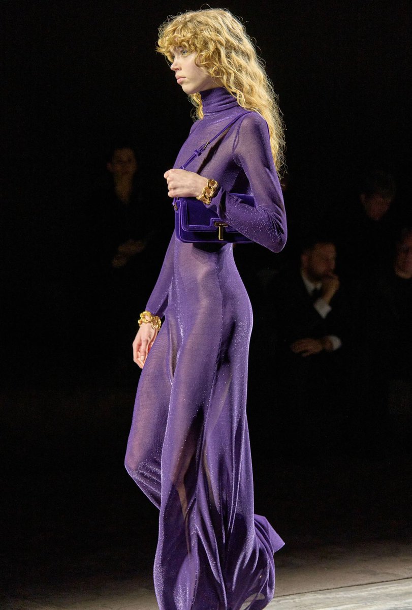 yslp0ison's tweet photo. in love with this look from tom ford fw24 https://t.co/3fmDXNiDC5