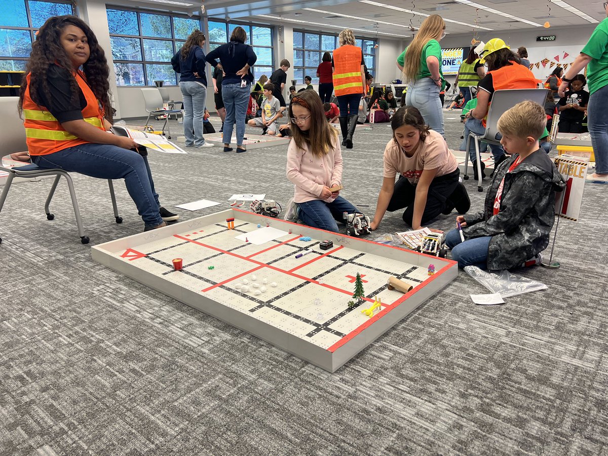 KeithK_TechCE's tweet image. It’s #herorobotics prelim day #2 and we’re here to make our mark! Thanks @HumbleISD_CE teams and @HumbleISD_DDI for putting inner another great event!  @ElizabethFagen @Christy_Erb @kwils6699 #BeTheEffect #WorldChangers