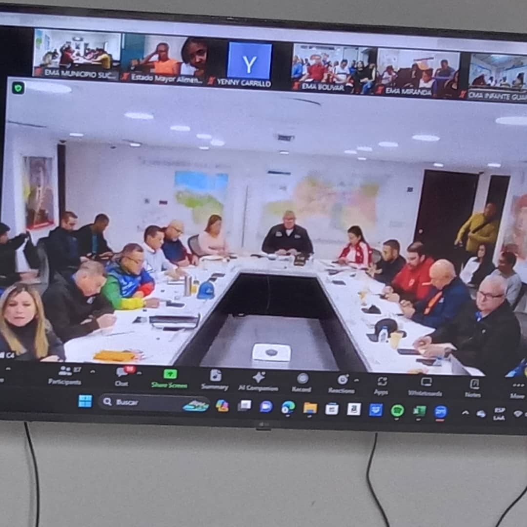 LogicasaOficial's tweet photo. #23Feb | @LogicasaOficial participa en la videoconferencia realizada por el Mtro. @LealTelleria con el Estado Mayor Superior de Alimentación, haciendo seguimiento a los avances de las P de producción CLAP, nuevos productos y la distribución de alimentos. #VenezuelaDibujaElFuturo https://t.co/IKj2JDK9BF