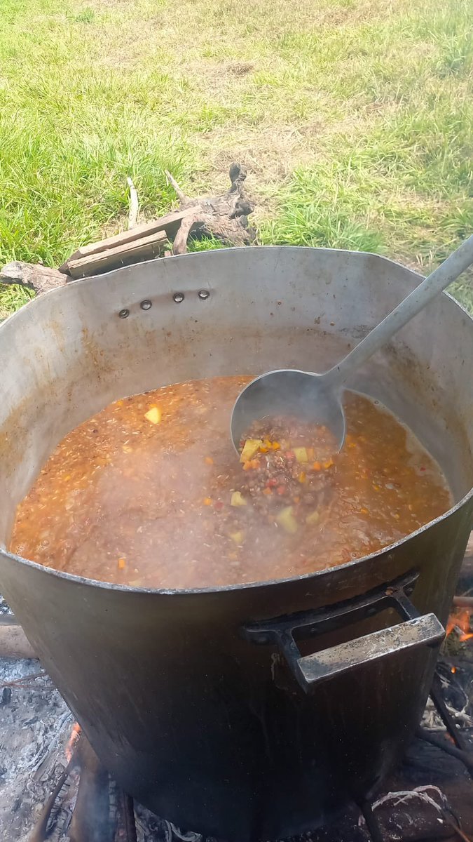 PrensaTupac's tweet photo. #HOY Estamos en la calle para decir ¡Basta de ajuste a las trabajadoras y trabajadores! 
Comedores populares no reciben un kilo de alimentos y ante  la falta de diálogo y respuesta del gobierno. Realizamos acciones a lo largo de todo el país en rutas, accesos y avenidas. #Jujuy https://t.co/XlFV9wGrQH