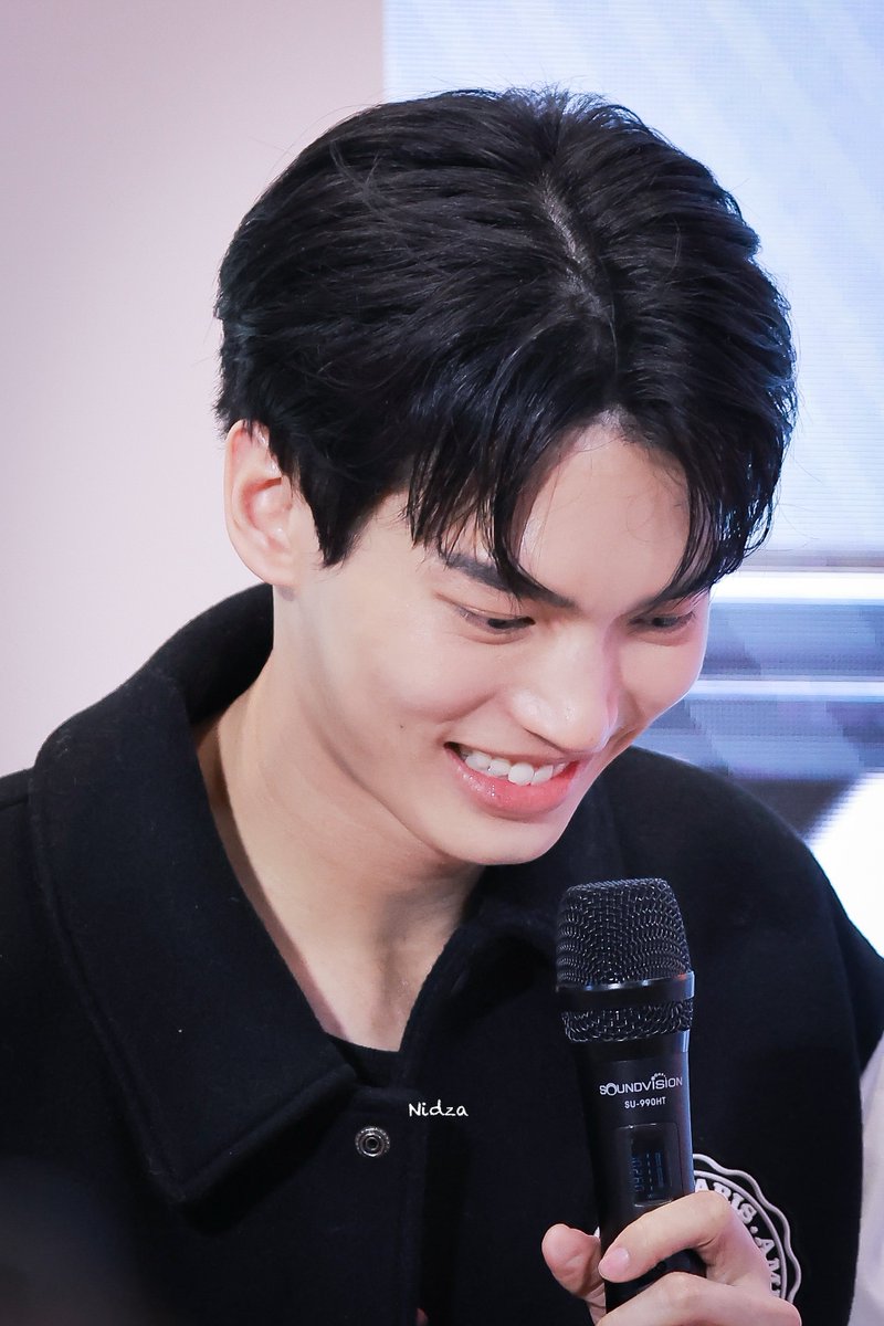 NIDZA7822's tweet image. เขิน 😅😅 

#winmetawin
#WINfinity2024 
@winmetawin