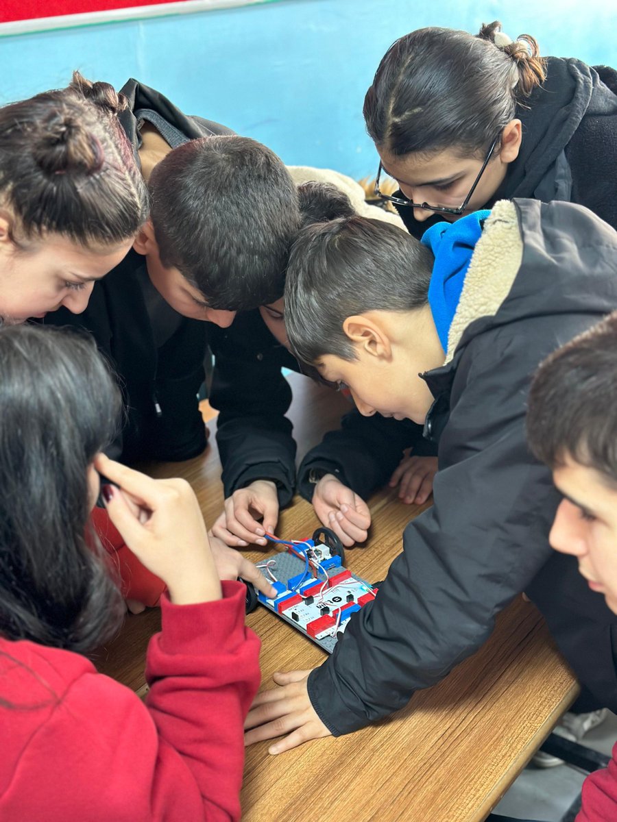 YGA Bilim Seferberliği Gönüllüleri öğrencilerimize twin bilim etkinlikleri gerçekleştirdi. Çocuklarımıza bilimi sevdirecen ve merak duygusunu çoğaltan bu etkinliklere vesile olan <a href="/petrolofisi/">Petrol Ofisi</a> <a href="/isbankasi/">İş Bankası</a> ve <a href="/YGAorgtr/">YGA</a> teşekkür ederiz. <a href="/Diyarbakirmem/">Diyarbakır İl Millî Eğitim Müdürlüğü</a> <a href="/BaglarMEM21/">Bağlar İlçe Milli Eğitim Müdürlüğü</a> <a href="/UcakBilgicBurcu/">Burcu Bilgiç Uçak</a>