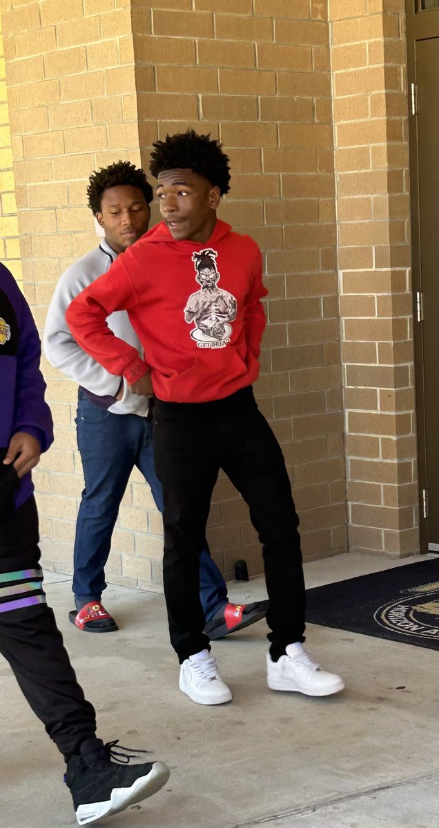 cyndilott's tweet photo. What a busy month at #imaFANham! Our “Wear Red Day” had amazing participation from students and staff! We made a ❤️ health ppt. to share at lunch! Next week we have our physical and heart health trivia challenge! @dixonk2019 @MCPSWellnessPE @MCPS_Secondary https://t.co/SH2brWibQ4