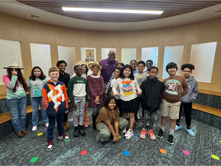NicholsMock's tweet photo. Thank you to Iowa Colony Mayor, Wil Kennedy for taking time to read to Mrs. Burkham's 4th grade class today! https://t.co/N9qVHEMwu9