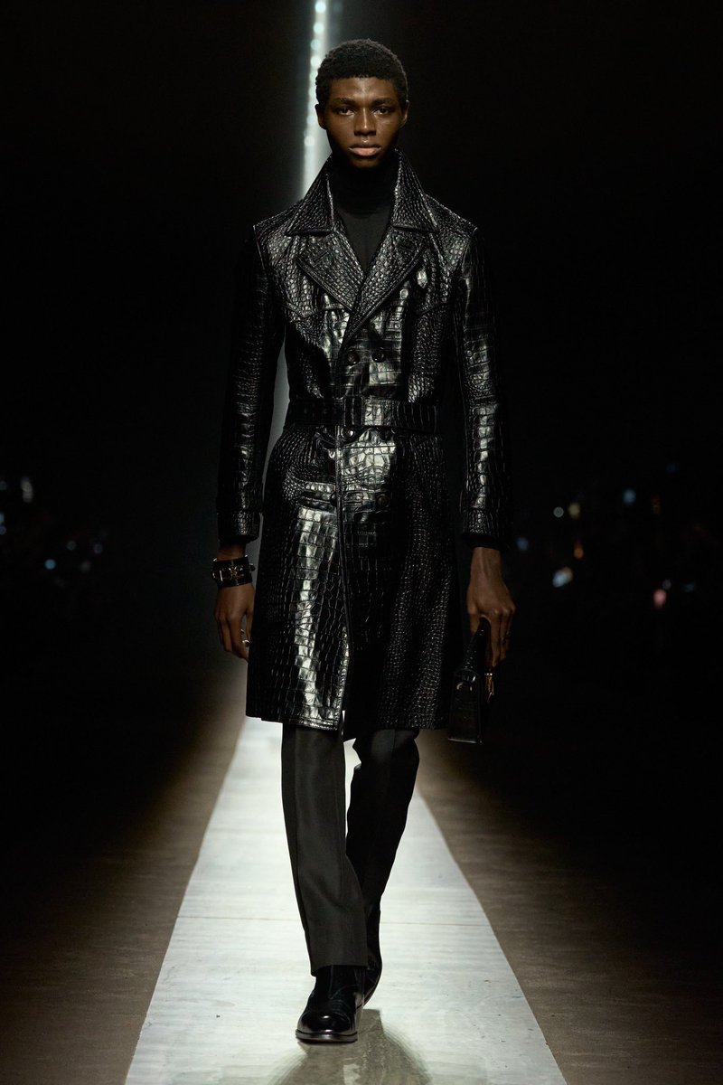 CoutureIsBeyond's tweet photo. Tom Ford F/W 2024 #MFW https://t.co/uj0ujm1lSQ