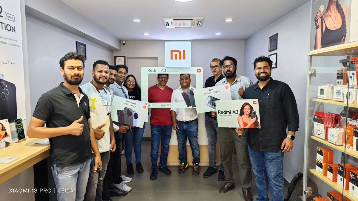 batchumalli's tweet photo. A Fantastic Market Visit in #Goa with #SmoothAndStylish #RedmiA3 Launch๐ , meeting many of our Super #MiPartners along with our Distribution partner Deepak ji & Xiaomi team. Delighted to witness the love they have for Xiaomi Brand. ๐
#XiaomiInsider โฅ๏ธ #GoaMarketVisit https://t.co/isNGIeZERF