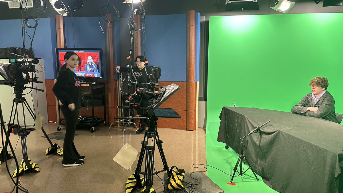 romeovpc's tweet photo. Freshmen tours have been a success! Running our mock announcements with the 9th graders is always a blast! We hope to have many new VPC bulldogs next year!🎥❤️🐾 https://t.co/dnLFIc6xLD