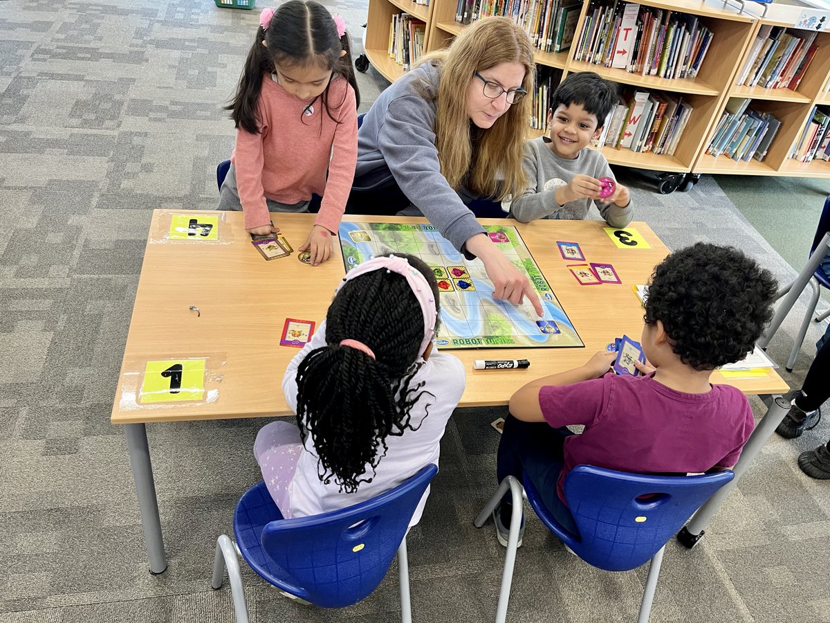 MeyerLib_SD735's tweet image. Kindergarten students continued to practice coding through board games this week by learning how to play Robot Turtles. Thank you to all the volunteers that helped us by being &quot;turtle movers!&quot; 🤖🐢