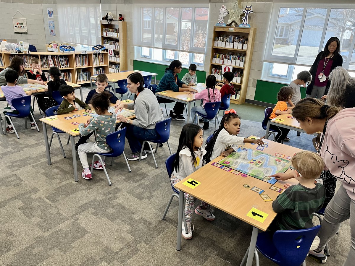 MeyerLib_SD735's tweet image. Kindergarten students continued to practice coding through board games this week by learning how to play Robot Turtles. Thank you to all the volunteers that helped us by being &quot;turtle movers!&quot; 🤖🐢