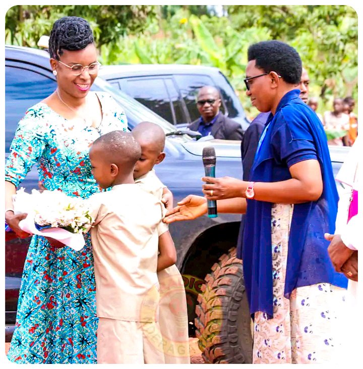 NEddyssa32359's tweet photo. Mbega ga @pnininahazwe @KingBurundian @Baconib @rugbob78 uyu #Murongo mwawubonye? Ibikorwa birivugira kwa @Burundi1stLady 🇧🇮. TURAKENGURUTSE https://t.co/aVbCLFFSry