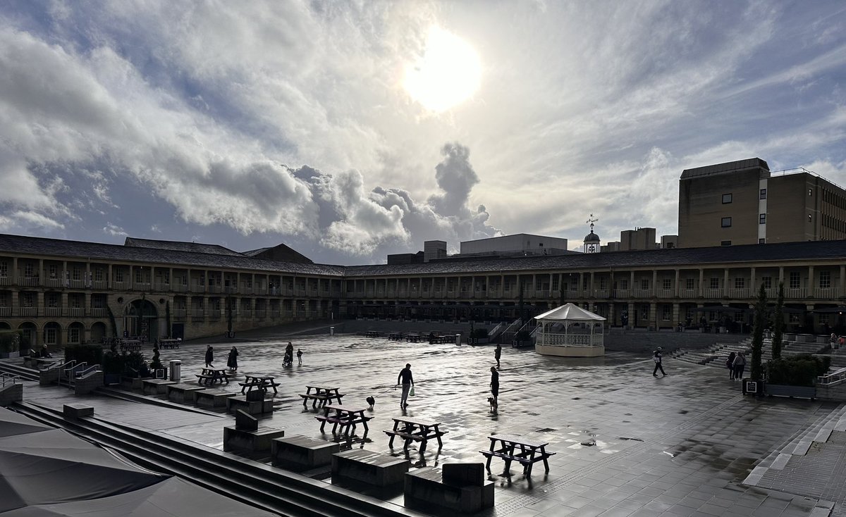 teach2inspire's tweet photo. #halifax #piecehall #northernlass Just visited the Piece Hall in Halifax and wow, what a fabulous legacy of the town’s once thriving woollen industry… love it! https://t.co/lnYTBkHWMZ