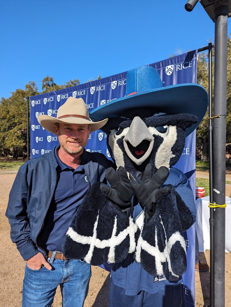 Ready to <a href="/RODEOHOUSTON/">RODEOHOUSTON</a> with <a href="/SammyTheOwl/">Sammy</a> and <a href="/RiceUniversity/">Rice University</a> #RiceBlueFriday #GoTexanDay