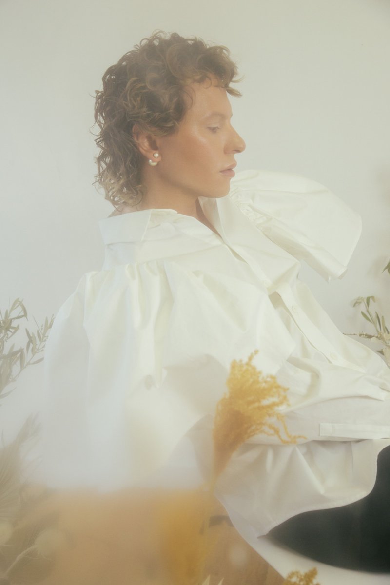 CanadianBeats1's tweet photo. Vancouver's @CalvynCass shares new single, "Ménage à Trois," along with a music video to accompany the release. Head to #CanadianBeats now to learn more! https://t.co/dDfbfVzknK @ThatEricAlper https://t.co/Pw2J9rZqCW