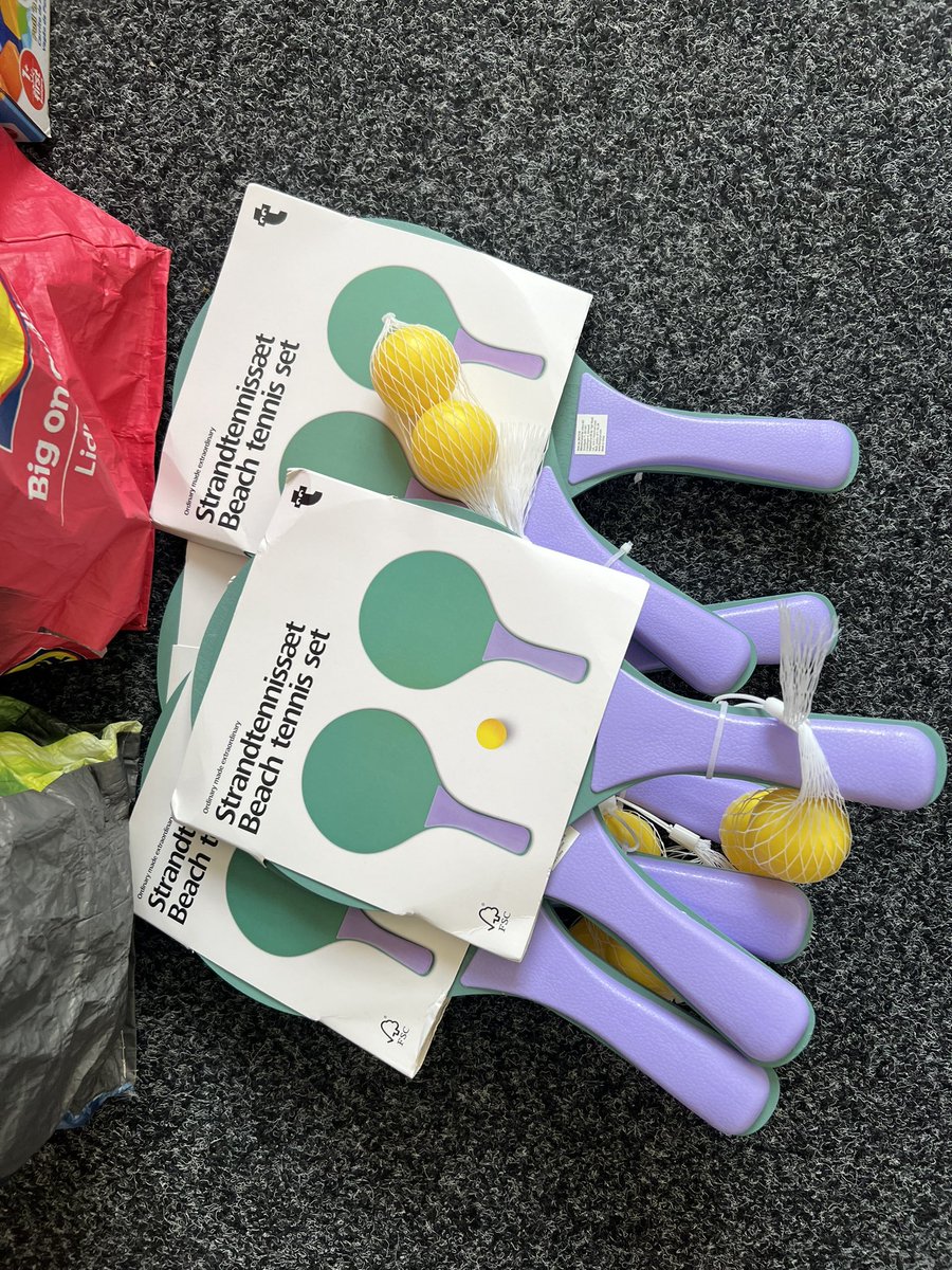 RoystonYouthAct's tweet photo. Thanks so much to everyone who donated in games and sports items as part of our Feb appeal for our #12Months12ActsOfKindness project🫶🏽

Douglas from the brilliant @GCHS_charity popped in today to pick up the items and their charity were delighted with the donations. https://t.co/eddGSAWJul